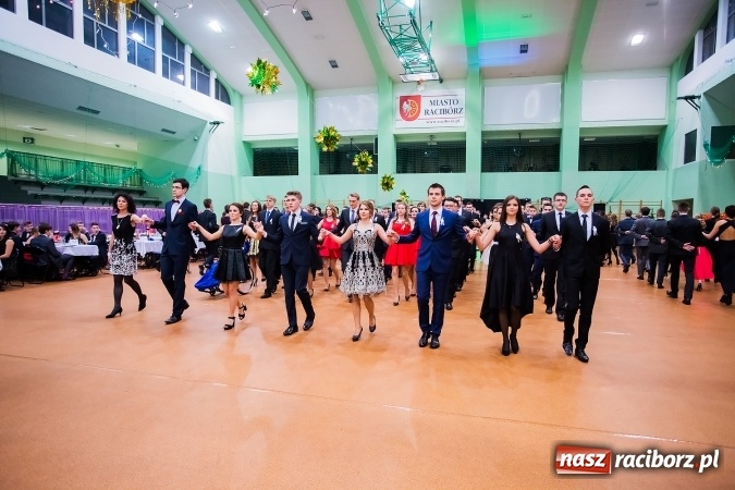 Zdjęcie w galerii na portalu naszraciborz.pl: Sezon studni&oacute;wek rozpoczęty - I LO im. Kasprowicza wybrało Arenę Rafako FOTO I WIDEO wiadomości z regionu
