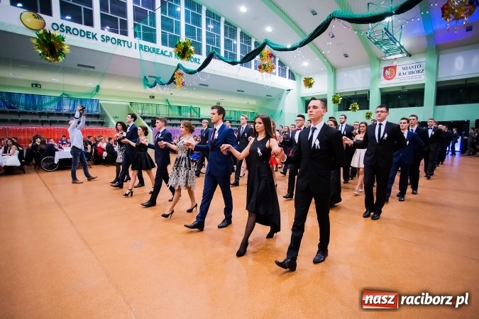 Zdjęcie w galerii na portalu naszraciborz.pl: Sezon studni&oacute;wek rozpoczęty - I LO im. Kasprowicza wybrało Arenę Rafako FOTO I WIDEO wiadomości z regionu