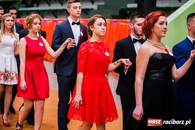 Zdjęcie w galerii na portalu naszraciborz.pl: Sezon studni&oacute;wek rozpoczęty - I LO im. Kasprowicza wybrało Arenę Rafako FOTO I WIDEO wiadomości z regionu