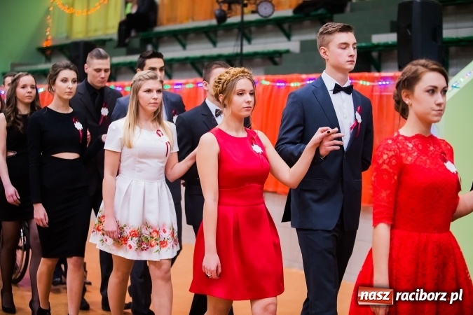 Zdjęcie w galerii na portalu naszraciborz.pl: Sezon studni&oacute;wek rozpoczęty - I LO im. Kasprowicza wybrało Arenę Rafako FOTO I WIDEO wiadomości z regionu