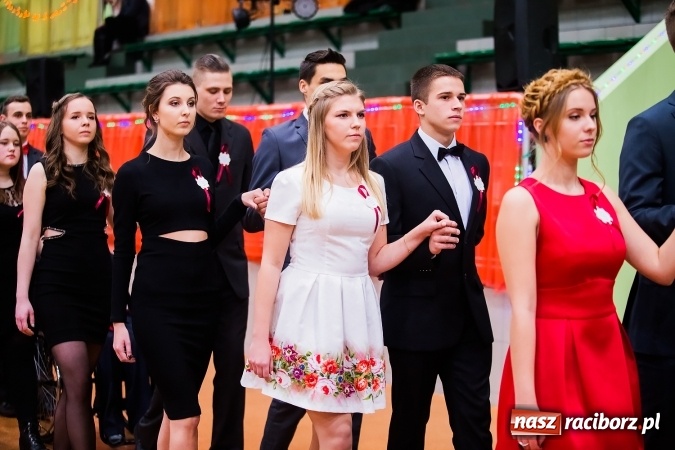 Zdjęcie w galerii na portalu naszraciborz.pl: Sezon studni&oacute;wek rozpoczęty - I LO im. Kasprowicza wybrało Arenę Rafako FOTO I WIDEO wiadomości z regionu