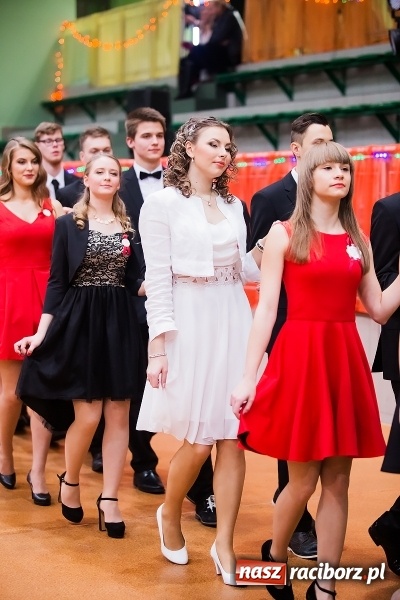 Zdjęcie w galerii na portalu naszraciborz.pl: Sezon studni&oacute;wek rozpoczęty - I LO im. Kasprowicza wybrało Arenę Rafako FOTO I WIDEO wiadomości z regionu