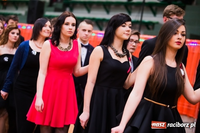 Zdjęcie w galerii na portalu naszraciborz.pl: Sezon studni&oacute;wek rozpoczęty - I LO im. Kasprowicza wybrało Arenę Rafako FOTO I WIDEO wiadomości z regionu