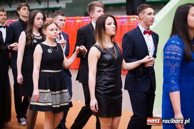 Zdjęcie w galerii na portalu naszraciborz.pl: Sezon studni&oacute;wek rozpoczęty - I LO im. Kasprowicza wybrało Arenę Rafako FOTO I WIDEO wiadomości z regionu