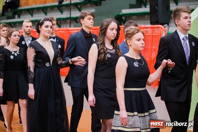 Zdjęcie w galerii na portalu naszraciborz.pl: Sezon studni&oacute;wek rozpoczęty - I LO im. Kasprowicza wybrało Arenę Rafako FOTO I WIDEO wiadomości z regionu