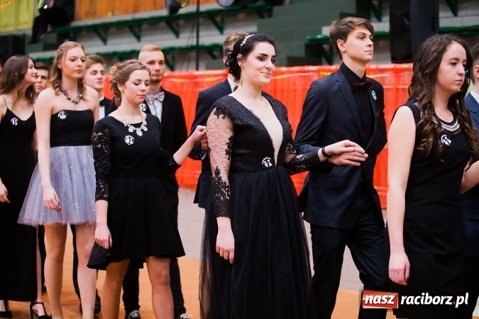 Zdjęcie w galerii na portalu naszraciborz.pl: Sezon studni&oacute;wek rozpoczęty - I LO im. Kasprowicza wybrało Arenę Rafako FOTO I WIDEO wiadomości z regionu