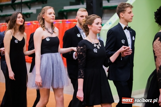 Zdjęcie w galerii na portalu naszraciborz.pl: Sezon studni&oacute;wek rozpoczęty - I LO im. Kasprowicza wybrało Arenę Rafako FOTO I WIDEO wiadomości z regionu