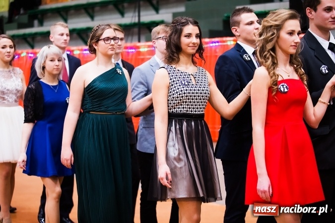 Zdjęcie w galerii na portalu naszraciborz.pl: Sezon studni&oacute;wek rozpoczęty - I LO im. Kasprowicza wybrało Arenę Rafako FOTO I WIDEO wiadomości z regionu