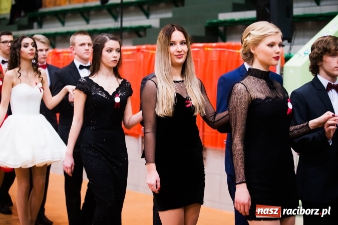 Zdjęcie w galerii na portalu naszraciborz.pl: Sezon studni&oacute;wek rozpoczęty - I LO im. Kasprowicza wybrało Arenę Rafako FOTO I WIDEO wiadomości z regionu