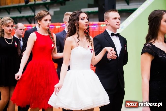 Zdjęcie w galerii na portalu naszraciborz.pl: Sezon studni&oacute;wek rozpoczęty - I LO im. Kasprowicza wybrało Arenę Rafako FOTO I WIDEO wiadomości z regionu