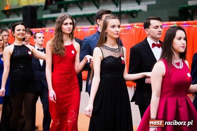 Zdjęcie w galerii na portalu naszraciborz.pl: Sezon studni&oacute;wek rozpoczęty - I LO im. Kasprowicza wybrało Arenę Rafako FOTO I WIDEO wiadomości z regionu