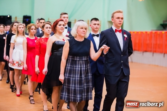 Zdjęcie w galerii na portalu naszraciborz.pl: Sezon studni&oacute;wek rozpoczęty - I LO im. Kasprowicza wybrało Arenę Rafako FOTO I WIDEO wiadomości z regionu