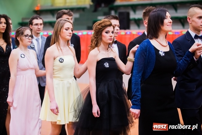 Zdjęcie w galerii na portalu naszraciborz.pl: Sezon studni&oacute;wek rozpoczęty - I LO im. Kasprowicza wybrało Arenę Rafako FOTO I WIDEO wiadomości z regionu