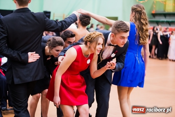 Zdjęcie w galerii na portalu naszraciborz.pl: Sezon studni&oacute;wek rozpoczęty - I LO im. Kasprowicza wybrało Arenę Rafako FOTO I WIDEO wiadomości z regionu