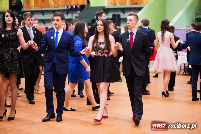 Zdjęcie w galerii na portalu naszraciborz.pl: Sezon studni&oacute;wek rozpoczęty - I LO im. Kasprowicza wybrało Arenę Rafako FOTO I WIDEO wiadomości z regionu