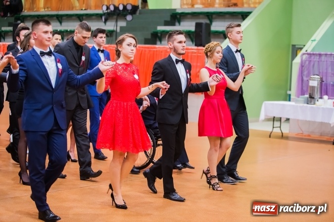 Zdjęcie w galerii na portalu naszraciborz.pl: Sezon studni&oacute;wek rozpoczęty - I LO im. Kasprowicza wybrało Arenę Rafako FOTO I WIDEO wiadomości z regionu