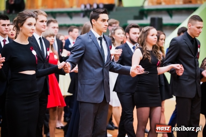 Zdjęcie w galerii na portalu naszraciborz.pl: Sezon studni&oacute;wek rozpoczęty - I LO im. Kasprowicza wybrało Arenę Rafako FOTO I WIDEO wiadomości z regionu