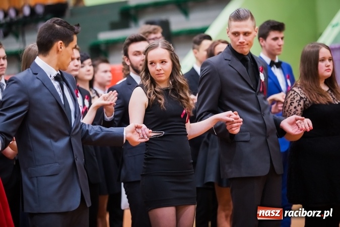 Zdjęcie w galerii na portalu naszraciborz.pl: Sezon studni&oacute;wek rozpoczęty - I LO im. Kasprowicza wybrało Arenę Rafako FOTO I WIDEO wiadomości z regionu
