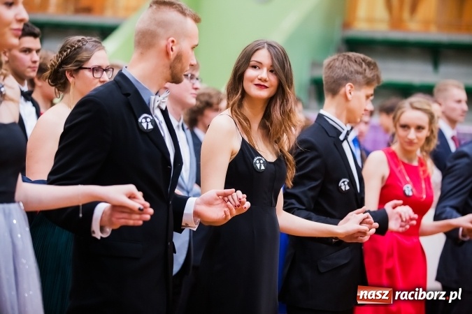 Zdjęcie w galerii na portalu naszraciborz.pl: Sezon studni&oacute;wek rozpoczęty - I LO im. Kasprowicza wybrało Arenę Rafako FOTO I WIDEO wiadomości z regionu