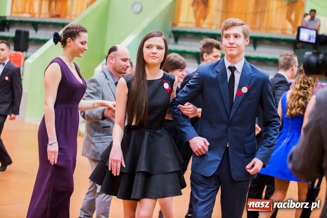 Zdjęcie w galerii na portalu naszraciborz.pl: Sezon studni&oacute;wek rozpoczęty - I LO im. Kasprowicza wybrało Arenę Rafako FOTO I WIDEO wiadomości z regionu