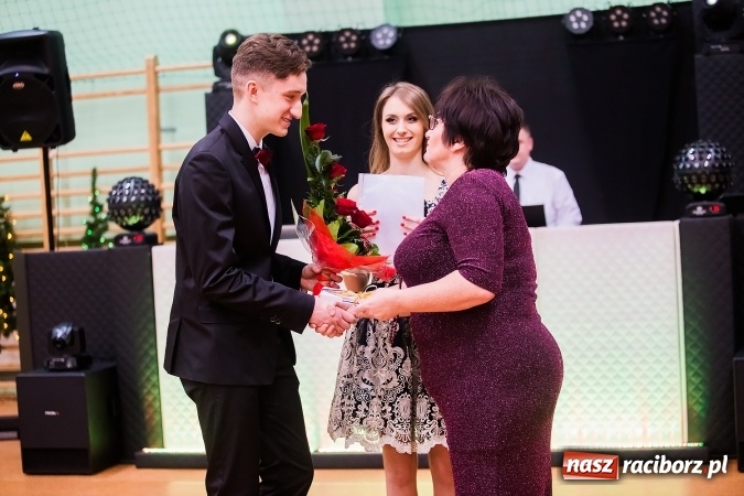 Zdjęcie w galerii na portalu naszraciborz.pl: Sezon studni&oacute;wek rozpoczęty - I LO im. Kasprowicza wybrało Arenę Rafako FOTO I WIDEO wiadomości z regionu