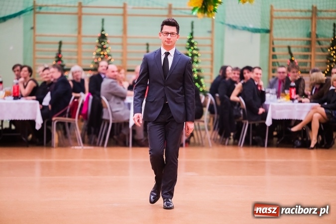 Zdjęcie w galerii na portalu naszraciborz.pl: Sezon studni&oacute;wek rozpoczęty - I LO im. Kasprowicza wybrało Arenę Rafako FOTO I WIDEO wiadomości z regionu