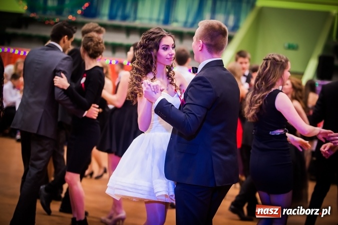 Zdjęcie w galerii na portalu naszraciborz.pl: Sezon studni&oacute;wek rozpoczęty - I LO im. Kasprowicza wybrało Arenę Rafako FOTO I WIDEO wiadomości z regionu