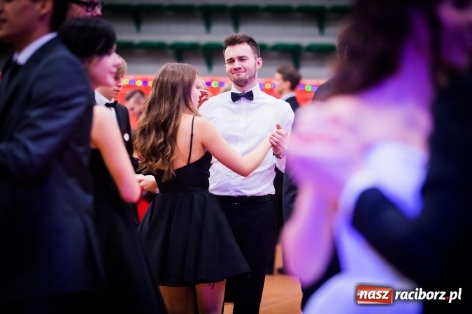 Zdjęcie w galerii na portalu naszraciborz.pl: Sezon studni&oacute;wek rozpoczęty - I LO im. Kasprowicza wybrało Arenę Rafako FOTO I WIDEO wiadomości z regionu