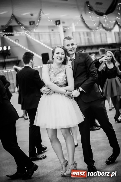 Zdjęcie w galerii na portalu naszraciborz.pl: Sezon studni&oacute;wek rozpoczęty - I LO im. Kasprowicza wybrało Arenę Rafako FOTO I WIDEO wiadomości z regionu