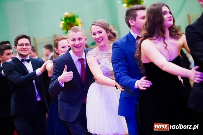 Zdjęcie w galerii na portalu naszraciborz.pl: Sezon studni&oacute;wek rozpoczęty - I LO im. Kasprowicza wybrało Arenę Rafako FOTO I WIDEO wiadomości z regionu