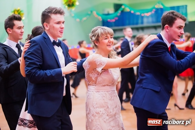 Zdjęcie w galerii na portalu naszraciborz.pl: Sezon studni&oacute;wek rozpoczęty - I LO im. Kasprowicza wybrało Arenę Rafako FOTO I WIDEO wiadomości z regionu