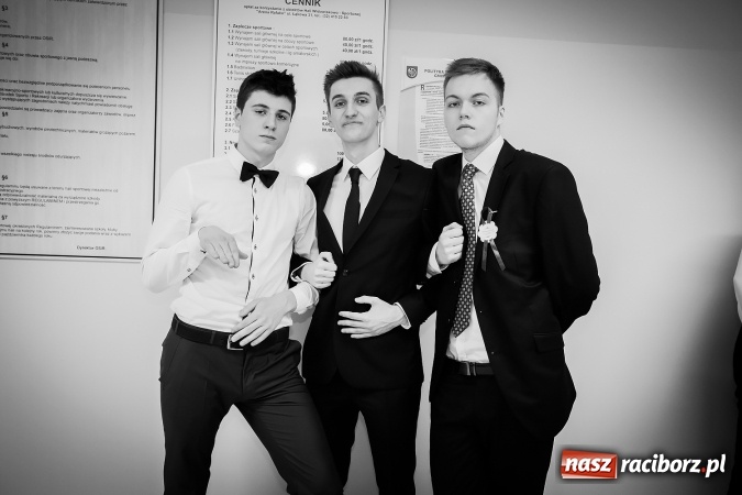 Zdjęcie w galerii na portalu naszraciborz.pl: Sezon studni&oacute;wek rozpoczęty - I LO im. Kasprowicza wybrało Arenę Rafako FOTO I WIDEO wiadomości z regionu