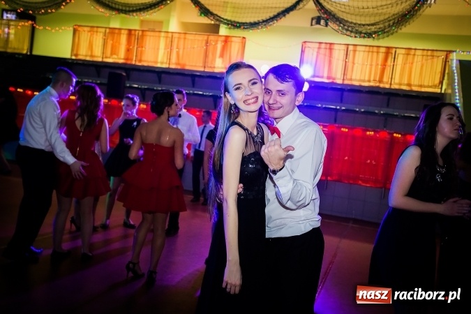 Zdjęcie w galerii na portalu naszraciborz.pl: Sezon studni&oacute;wek rozpoczęty - I LO im. Kasprowicza wybrało Arenę Rafako FOTO I WIDEO wiadomości z regionu