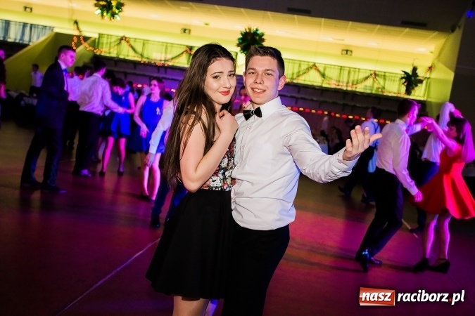 Zdjęcie w galerii na portalu naszraciborz.pl: Sezon studni&oacute;wek rozpoczęty - I LO im. Kasprowicza wybrało Arenę Rafako FOTO I WIDEO wiadomości z regionu