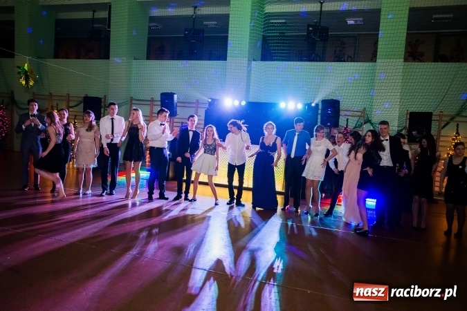 Zdjęcie w galerii na portalu naszraciborz.pl: Sezon studni&oacute;wek rozpoczęty - I LO im. Kasprowicza wybrało Arenę Rafako FOTO I WIDEO wiadomości z regionu