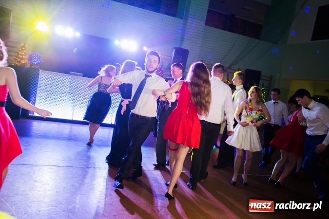 Zdjęcie w galerii na portalu naszraciborz.pl: Sezon studni&oacute;wek rozpoczęty - I LO im. Kasprowicza wybrało Arenę Rafako FOTO I WIDEO wiadomości z regionu