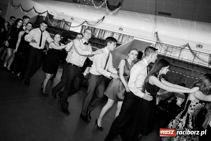 Zdjęcie w galerii na portalu naszraciborz.pl: Sezon studni&oacute;wek rozpoczęty - I LO im. Kasprowicza wybrało Arenę Rafako FOTO I WIDEO wiadomości z regionu