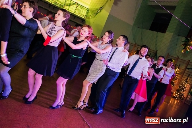 Zdjęcie w galerii na portalu naszraciborz.pl: Sezon studni&oacute;wek rozpoczęty - I LO im. Kasprowicza wybrało Arenę Rafako FOTO I WIDEO wiadomości z regionu