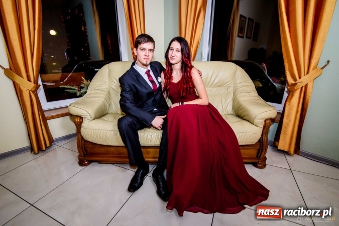 Zdjęcie w galerii na portalu naszraciborz.pl: Pierwsza studniówka Mechanika - trzy klasy bawiły się w Pogrzebieniu FOTO I WIDEO wiadomości z regionu