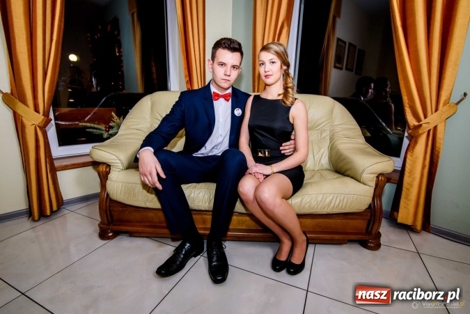 Zdjęcie w galerii na portalu naszraciborz.pl: Pierwsza studniówka Mechanika - trzy klasy bawiły się w Pogrzebieniu FOTO I WIDEO wiadomości z regionu