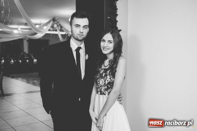 Zdjęcie w galerii na portalu naszraciborz.pl: Pierwsza studniówka Mechanika - trzy klasy bawiły się w Pogrzebieniu FOTO I WIDEO wiadomości z regionu