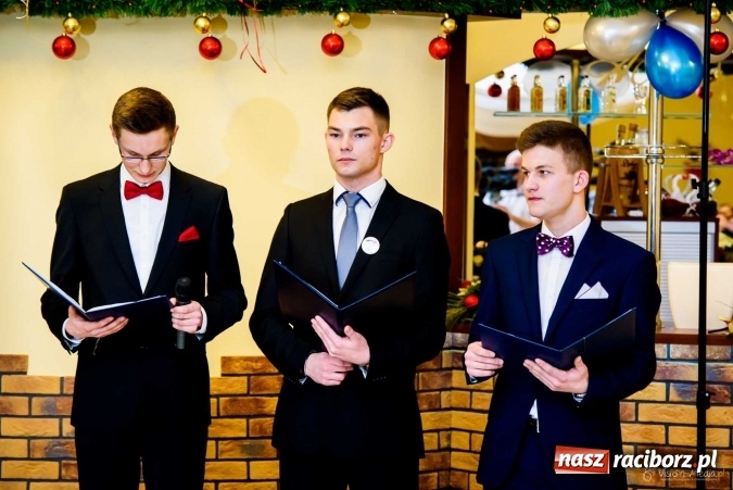 Zdjęcie w galerii na portalu naszraciborz.pl: Pierwsza studniówka Mechanika - trzy klasy bawiły się w Pogrzebieniu FOTO I WIDEO wiadomości z regionu