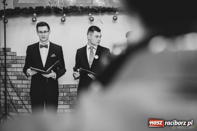 Zdjęcie w galerii na portalu naszraciborz.pl: Pierwsza studniówka Mechanika - trzy klasy bawiły się w Pogrzebieniu FOTO I WIDEO wiadomości z regionu