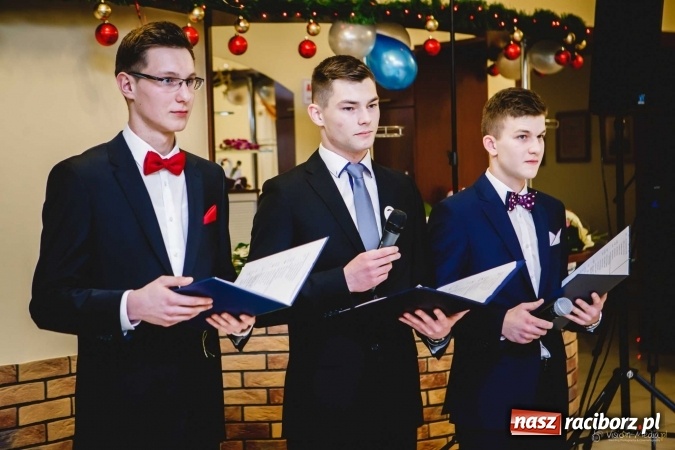 Zdjęcie w galerii na portalu naszraciborz.pl: Pierwsza studniówka Mechanika - trzy klasy bawiły się w Pogrzebieniu FOTO I WIDEO wiadomości z regionu