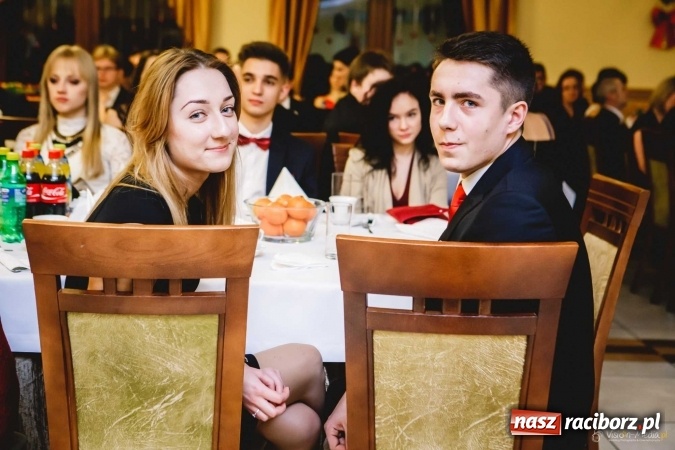 Zdjęcie w galerii na portalu naszraciborz.pl: Pierwsza studniówka Mechanika - trzy klasy bawiły się w Pogrzebieniu FOTO I WIDEO wiadomości z regionu