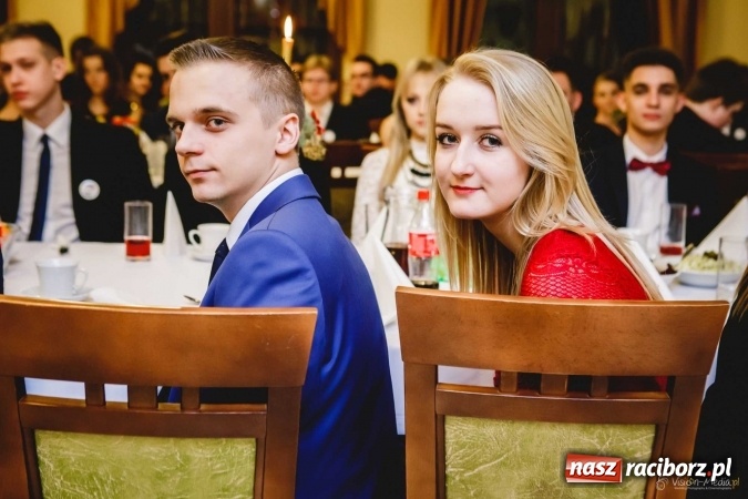 Zdjęcie w galerii na portalu naszraciborz.pl: Pierwsza studniówka Mechanika - trzy klasy bawiły się w Pogrzebieniu FOTO I WIDEO wiadomości z regionu