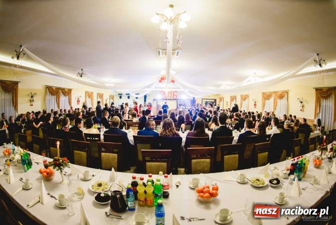 Zdjęcie w galerii na portalu naszraciborz.pl: Pierwsza studniówka Mechanika - trzy klasy bawiły się w Pogrzebieniu FOTO I WIDEO wiadomości z regionu