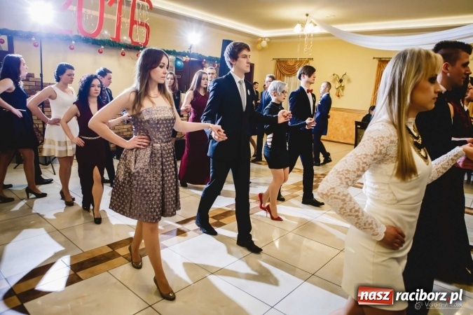 Zdjęcie w galerii na portalu naszraciborz.pl: Pierwsza studniówka Mechanika - trzy klasy bawiły się w Pogrzebieniu FOTO I WIDEO wiadomości z regionu