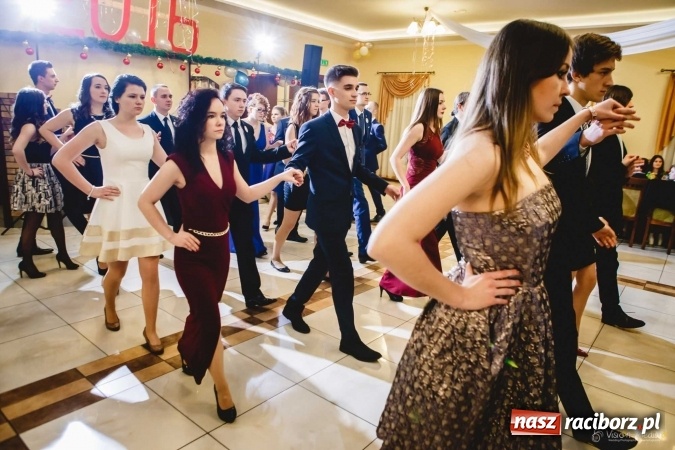 Zdjęcie w galerii na portalu naszraciborz.pl: Pierwsza studniówka Mechanika - trzy klasy bawiły się w Pogrzebieniu FOTO I WIDEO wiadomości z regionu