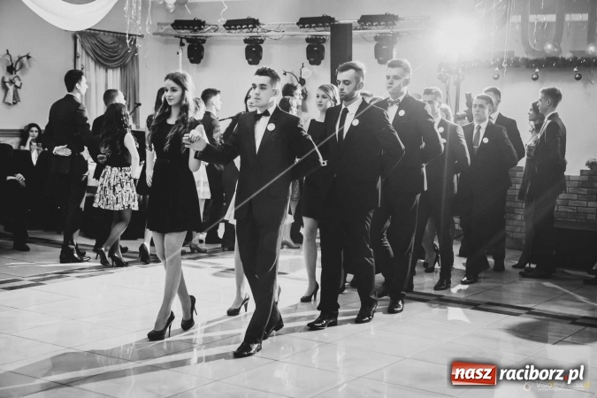 Zdjęcie w galerii na portalu naszraciborz.pl: Pierwsza studniówka Mechanika - trzy klasy bawiły się w Pogrzebieniu FOTO I WIDEO wiadomości z regionu